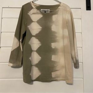 Beautiful Lafayette 148 New York Print Top. Size Medium.